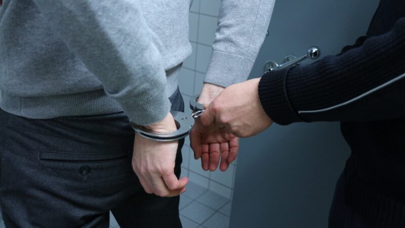 37-letni mężczyzna poszukiwany listem gończym został zatrzymany przez policjanta po służbie