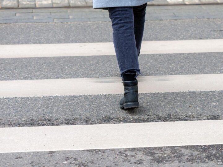 Wypadek przy Lidlu w Puławach: Mężczyzna na wózku elektrycznym w szpitalu po potrąceniu