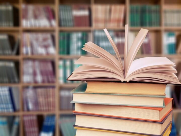 Biografie PRL-u na spotkaniu Dyskusyjnego Klubu Książki