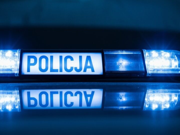 Mężczyzna ukradł busa z hurtowni, uszkodził bramę i wrócił nietrzeźwy do domu