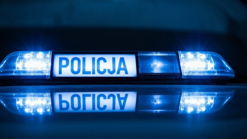 Mężczyzna ukradł busa z hurtowni, uszkodził bramę i wrócił nietrzeźwy do domu