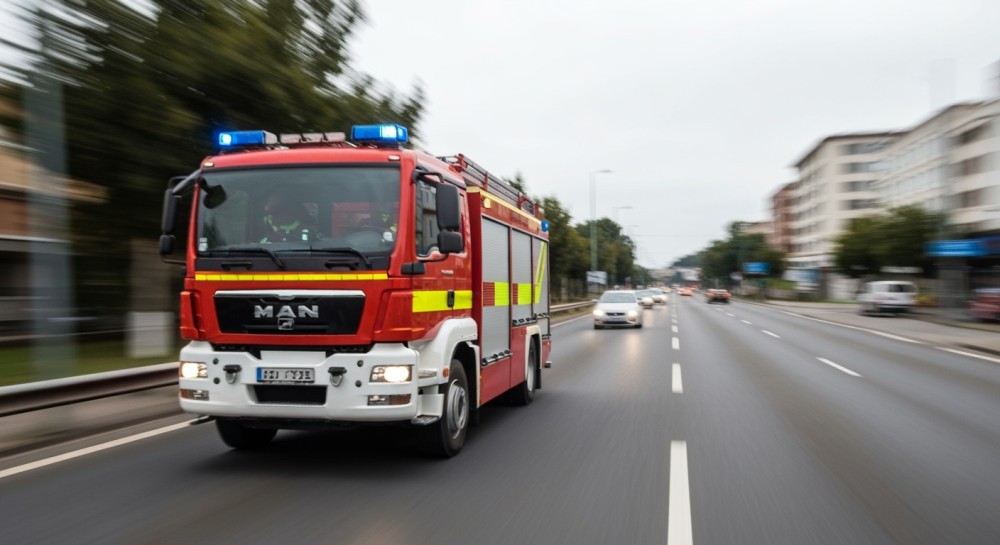 Pożar samochodu na drodze W824 w Bochotnicy