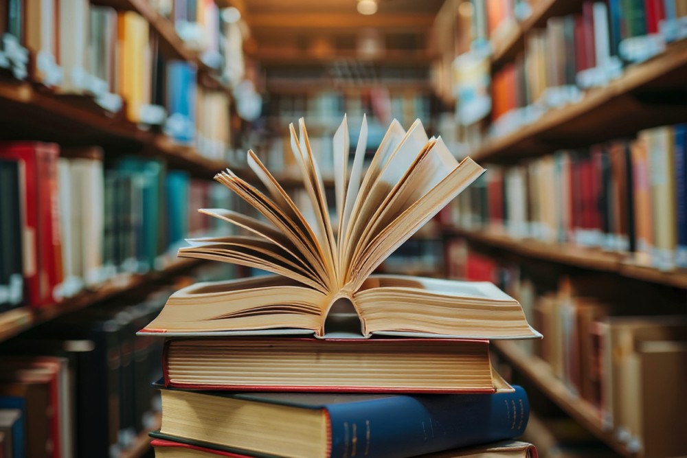 Lato pełne odkryć: Mali Odkrywcy w bibliotece na literackiej przygodzie