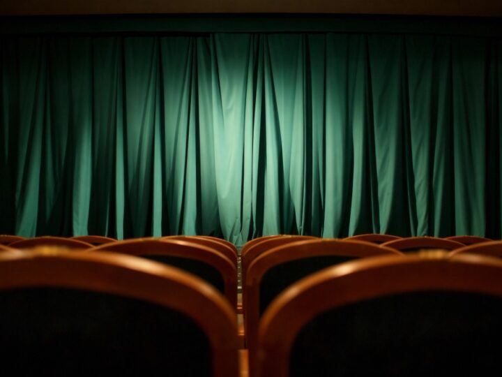 Leśne przygody Wrony i Papugi – emocjonująca premiera Teatru „Agrafka” w POK „Dom Chemika