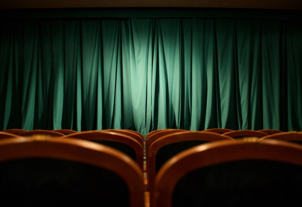 Leśne przygody Wrony i Papugi – emocjonująca premiera Teatru „Agrafka” w POK „Dom Chemika