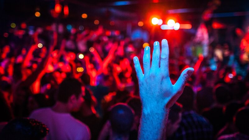Róże i siła: emocjonujący festyn pełen widowiskowych zmagań!