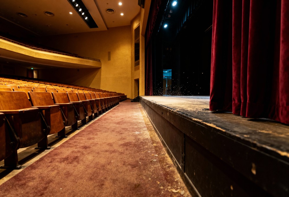 Puławski Teatr Amatora wraca z przewrotną adaptacją „Świętoszka” w nowoczesnym wydaniu!