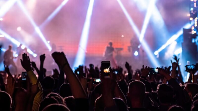 Festiwal Folkloru: Młodzi Artyści z Całego Świata na Scenie