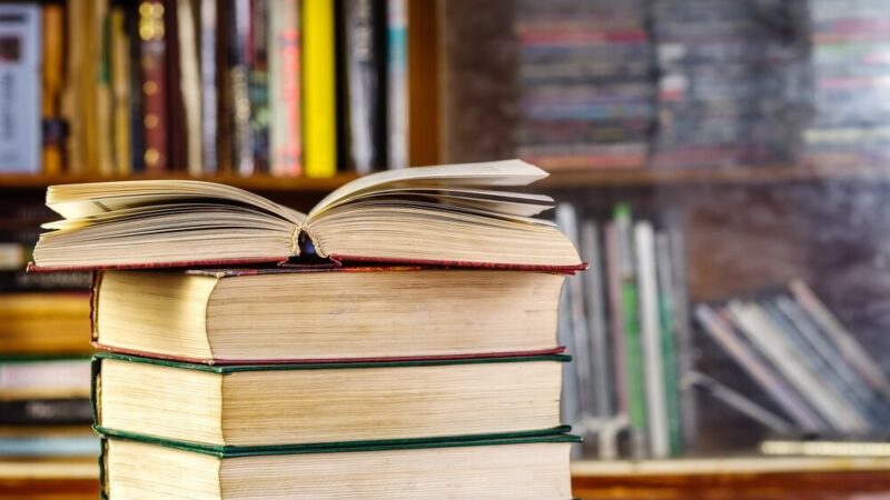 Odkryj tajemnice Nocy Dziadów w Powiatowej Bibliotece podczas Nocy Bibliotek