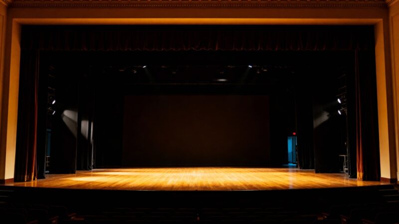 Bezpłatne warsztaty teatralne w Puławach. Młodzież może spróbować improwizacji i technik cyrkowych