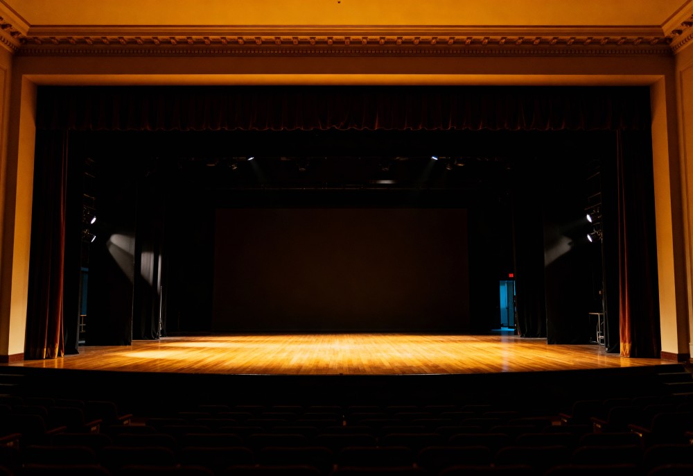 Bezpłatne warsztaty teatralne w Puławach. Młodzież może spróbować improwizacji i technik cyrkowych